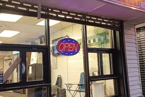 Harvinskins Seafood Market & Cafe